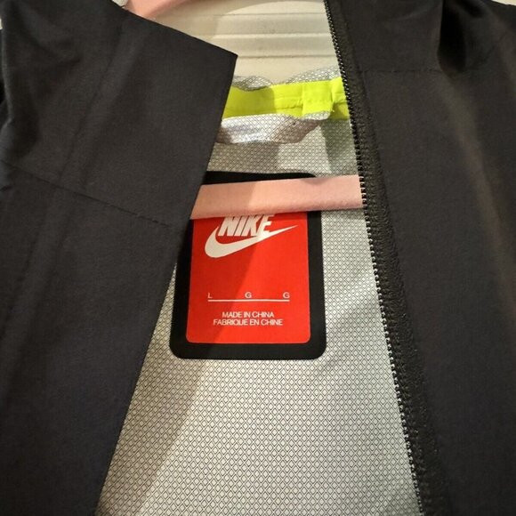 NEW Nike Big Kids Girl's Sportswear Rain/Wind Jacket Size Large Black NWOT - Picture 5 of 7